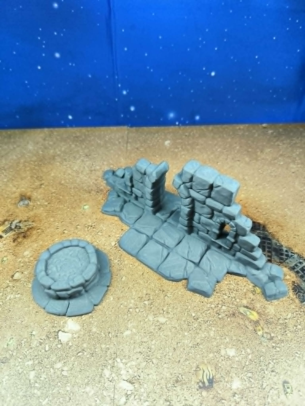 Old Castle : Mur de pierre en ruine et fontaine pour wargame