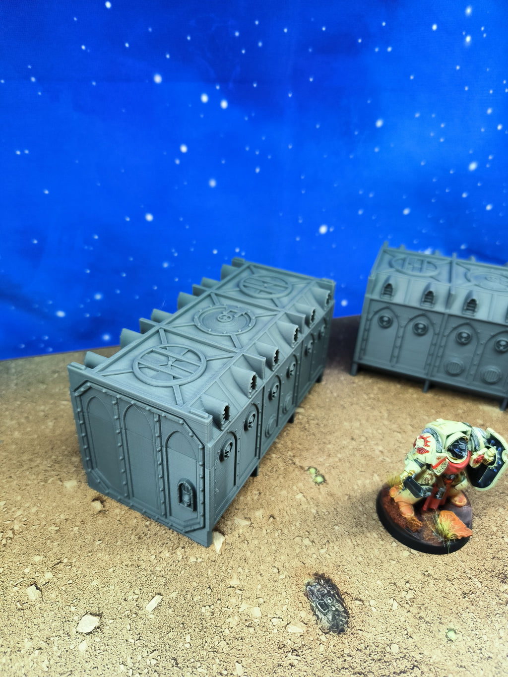 Gothic Foldable : duo de containers gothiques pour table de jeu wargame
