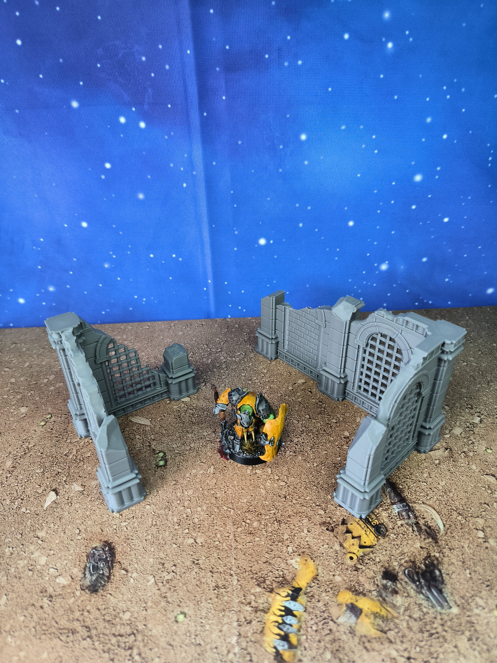 Antic city: Ruined walls for wargame L1